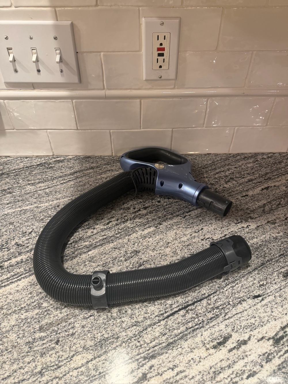 Shark NV642 Vacuum Cleaner - Replacement Stretch Hose and Handle Assembly
